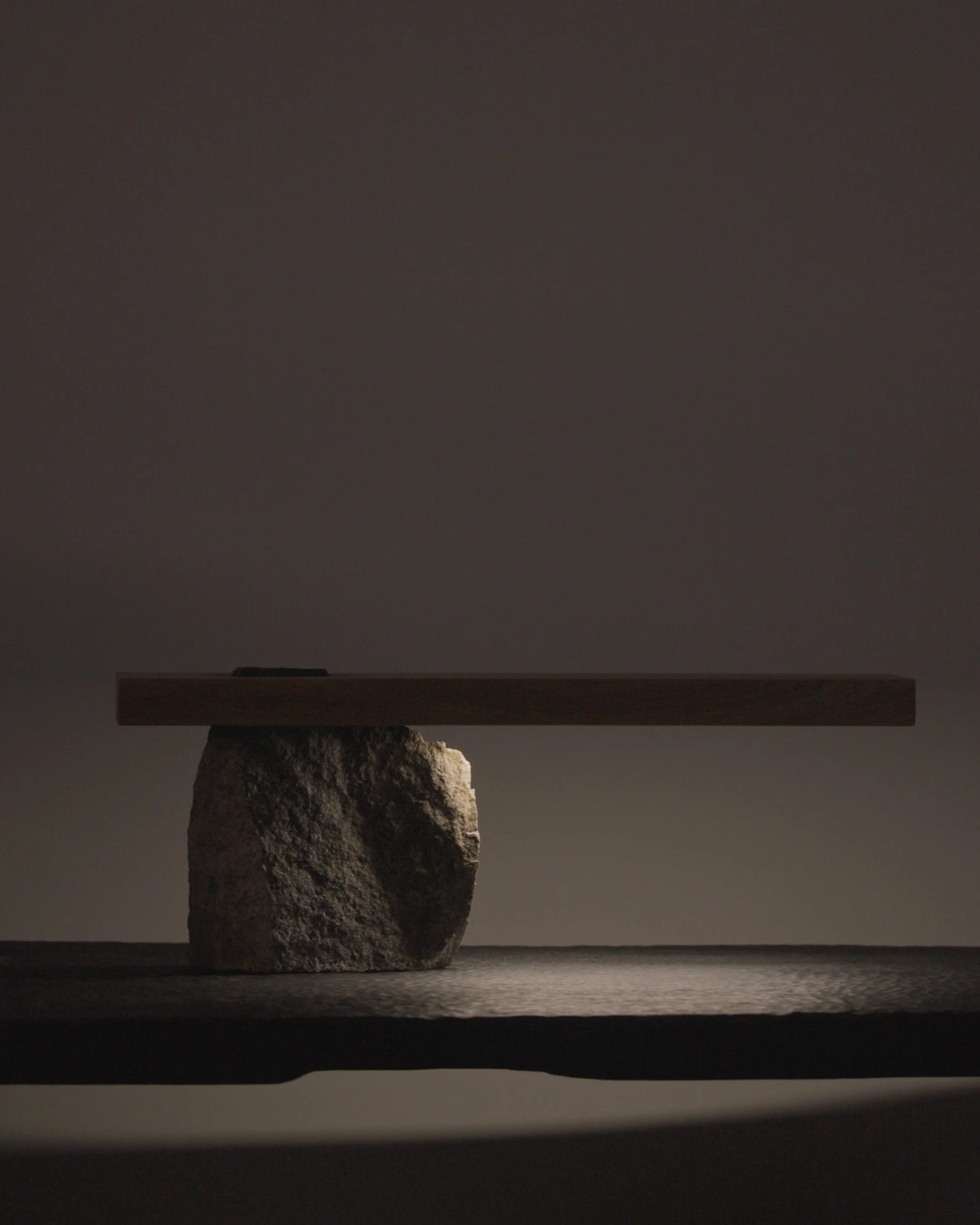 Otra Objects, Massif Stone Lamp